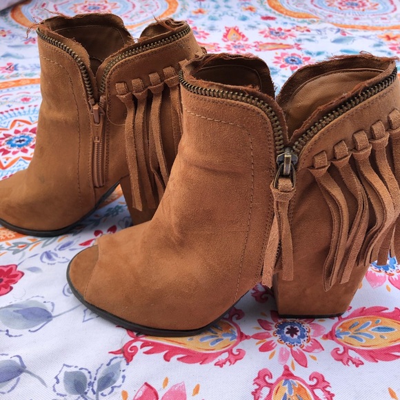 DV SUEDE TASSEL BOOTIES - Picture 3 of 6
